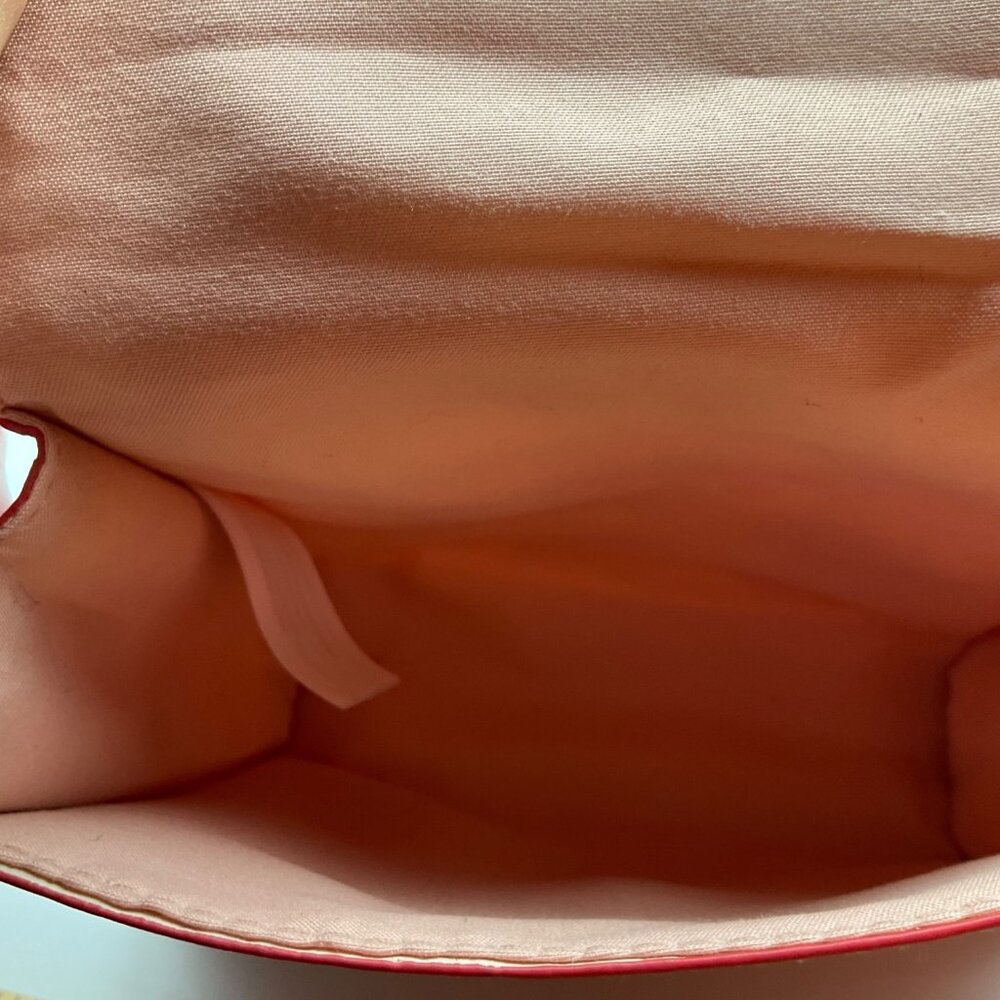 FAO Schwarz girl Glamour Go Designer Purse Embossed Logo print & bag charm - Picture 11 of 16